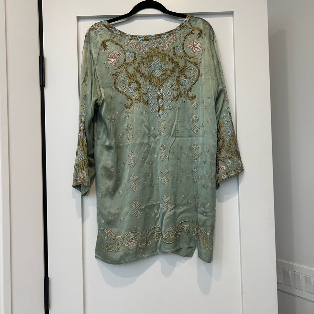 Johnny Was Sage Green Embroidered V‑Neck Tunic - Picture 2 of 6
